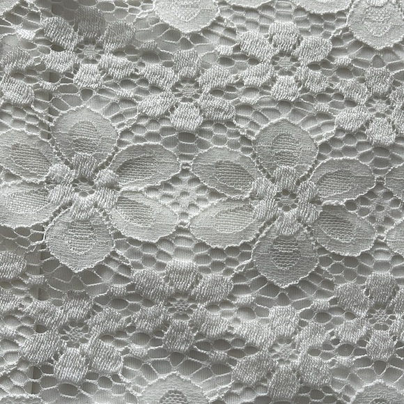 💕Beautiful Cream Lace Tank Top💕 - Picture 6 of 7